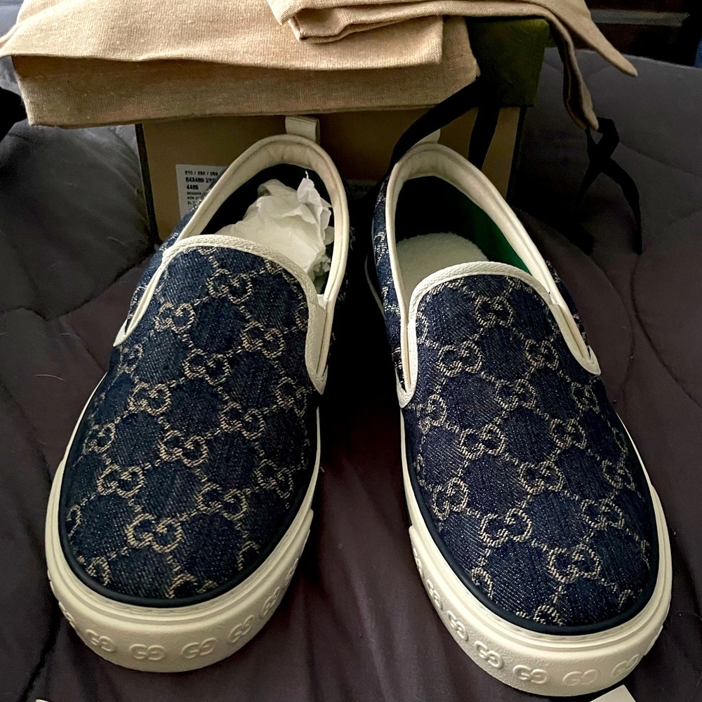 New 1977 slip on Gucci sneakers denim size 5 Men.